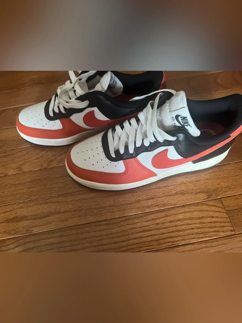 Men Nike Air a force 1 07 LV SZ 8.5. Worn Once